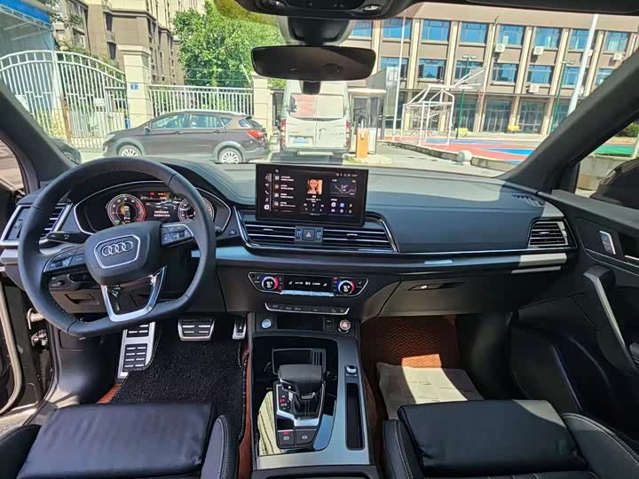 Фото 5 - Audi Q5L