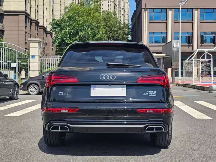 Фото 8 - Audi Q5L