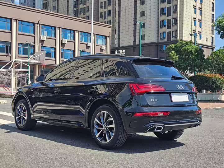Фото 9 - Audi Q5L