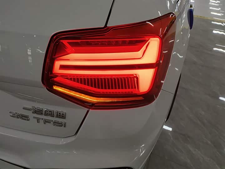 Фото 8 - Audi Q2L