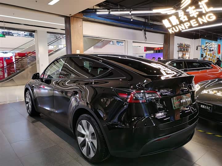 Фото 3 - Tesla Model Y