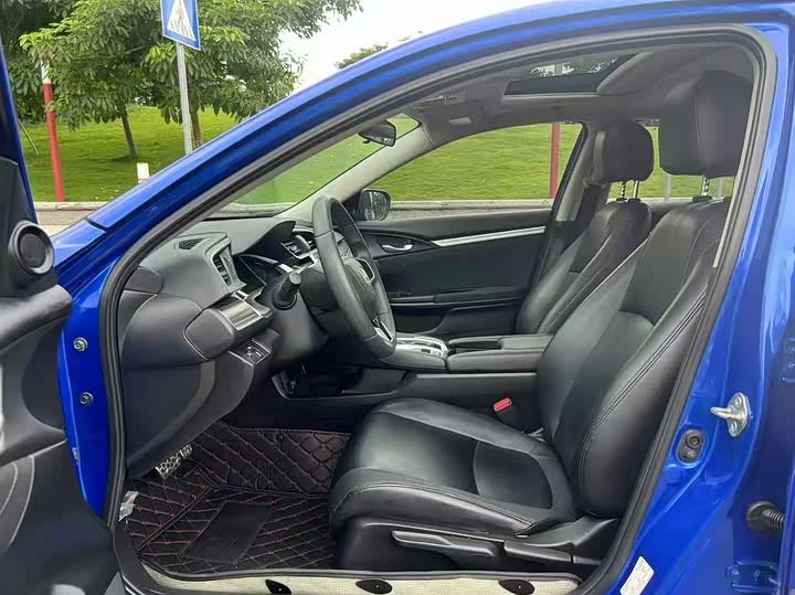 Фото 4 - Honda Civic