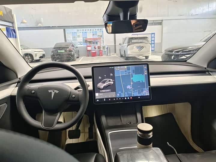 Фото 8 - Tesla Model Y