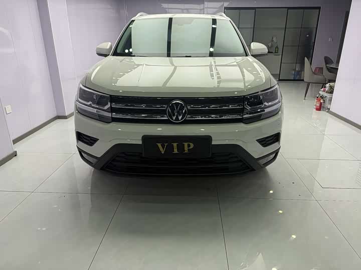 Фото 2 - Volkswagen Tharu