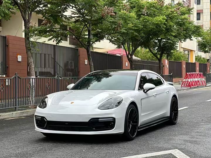 Фото 1 - Porsche Panamera