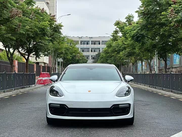 Фото 2 - Porsche Panamera