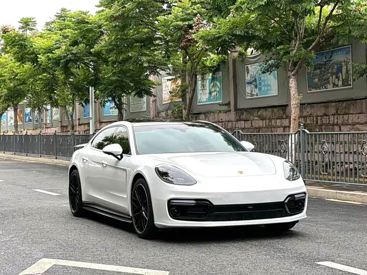 Фото 3 - Porsche Panamera