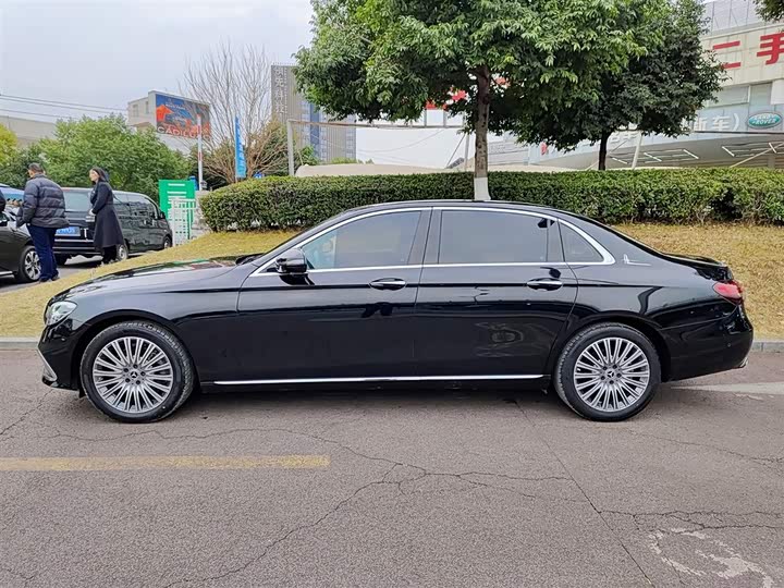 Фото 3 - Mercedes-Benz E-Class