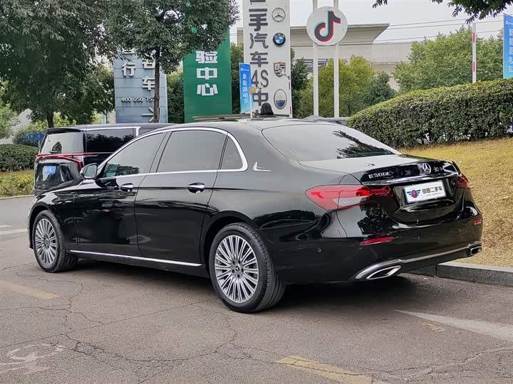 Фото 4 - Mercedes-Benz E-Class