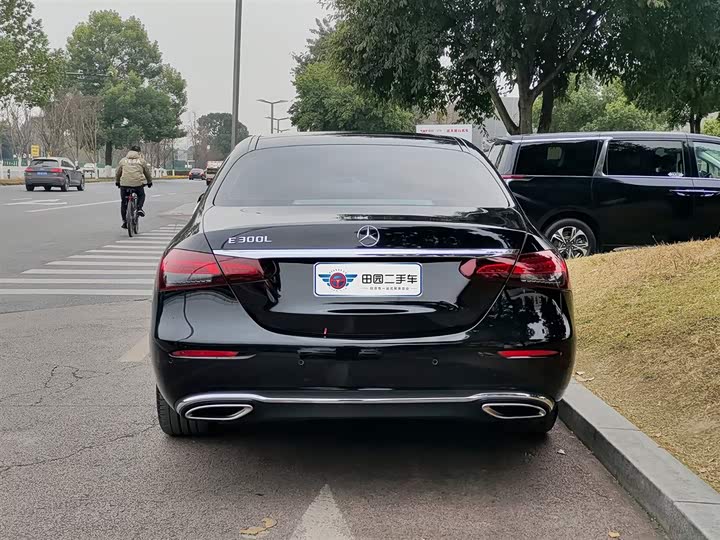 Фото 5 - Mercedes-Benz E-Class