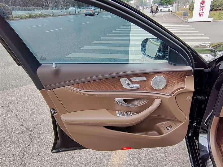 Фото 6 - Mercedes-Benz E-Class