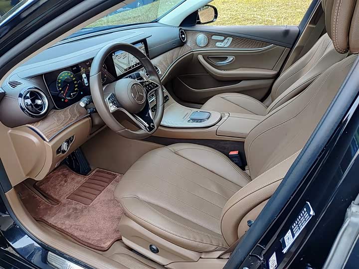 Фото 7 - Mercedes-Benz E-Class