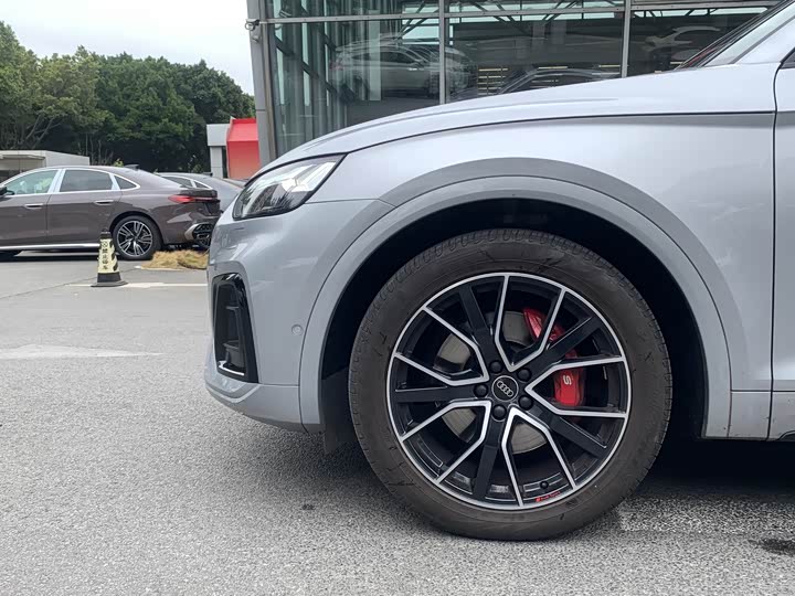 Фото 9 - Audi SQ5