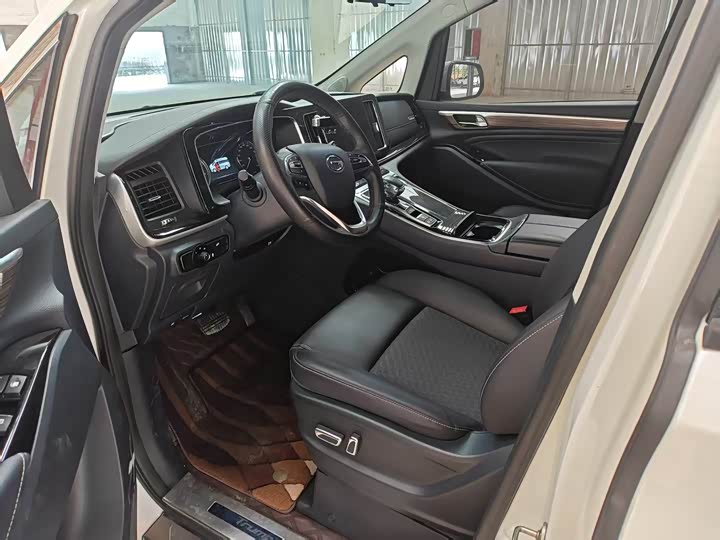 Фото 2 - GAC Trumpchi M8