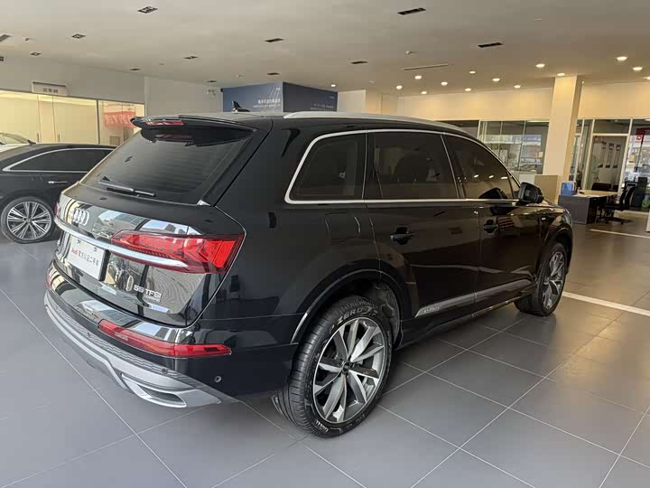 Фото 3 - Audi Q7