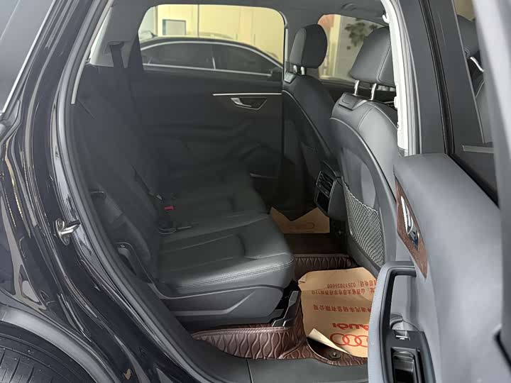 Фото 8 - Audi Q7