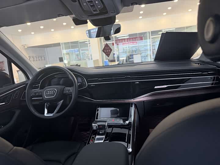 Фото 9 - Audi Q7