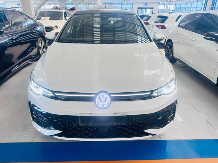 Фото 2 - Volkswagen Golf