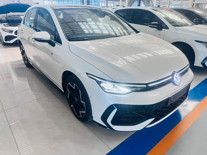 Фото 3 - Volkswagen Golf