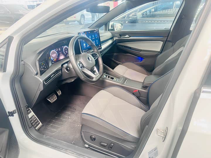 Фото 7 - Volkswagen Golf