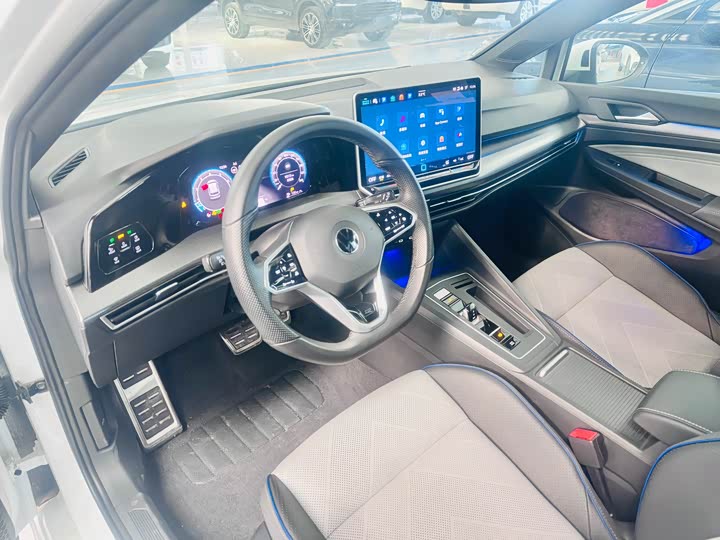 Фото 8 - Volkswagen Golf