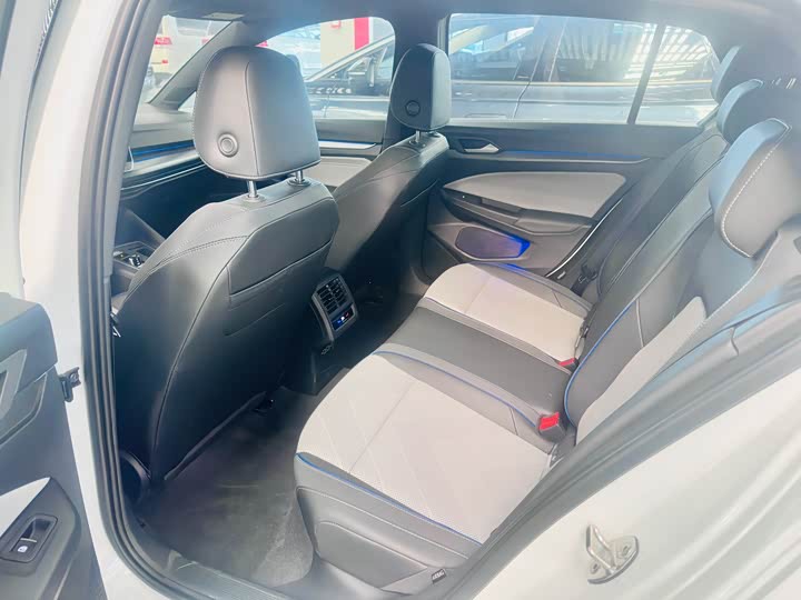 Фото 9 - Volkswagen Golf