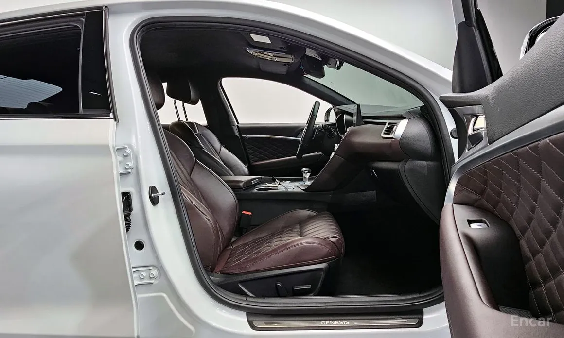 Фото 10 - Genesis G70