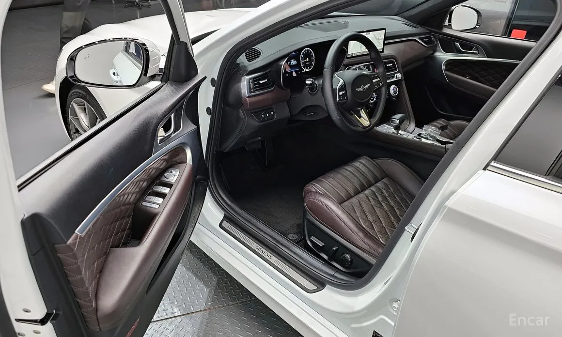 Фото 11 - Genesis G70