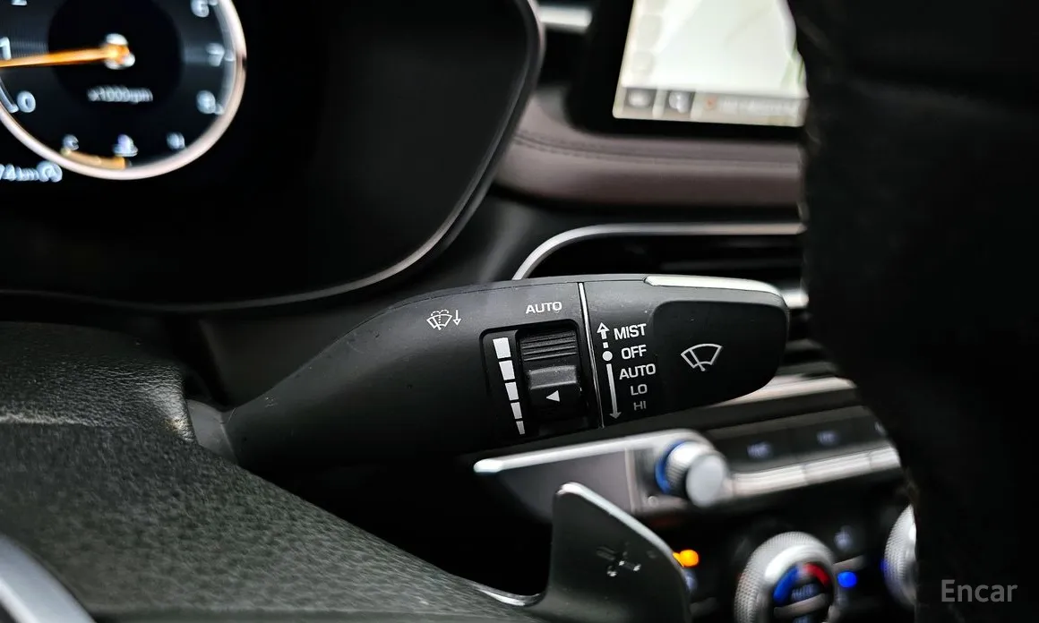 Фото 16 - Genesis G70