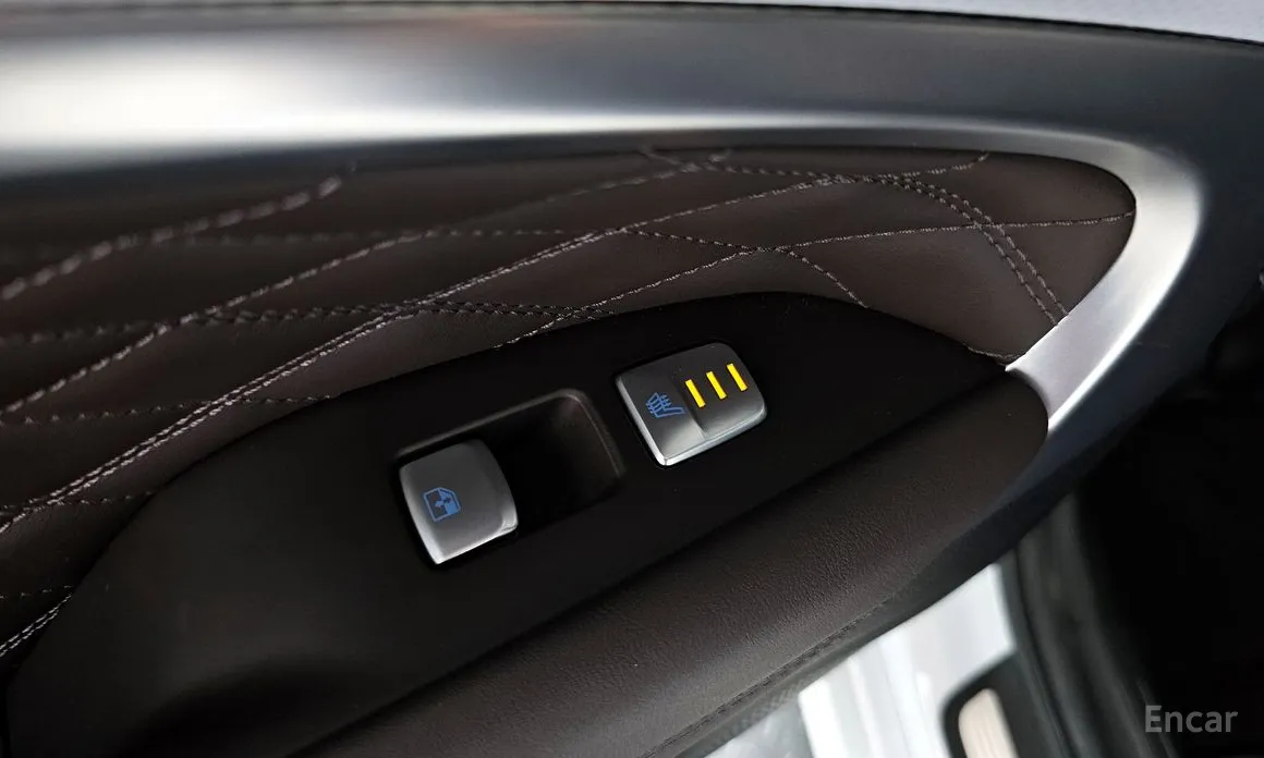 Фото 17 - Genesis G70