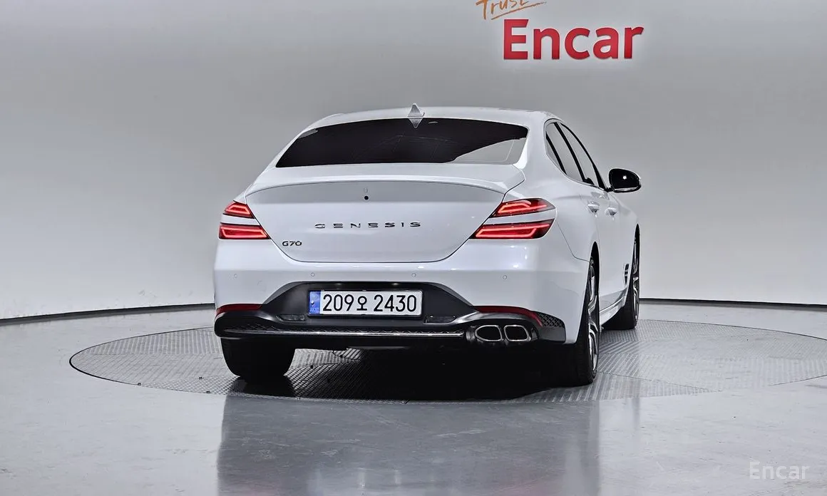 Фото 4 - Genesis G70