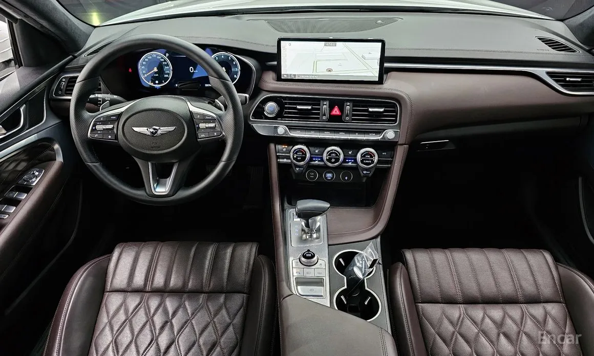 Фото 7 - Genesis G70