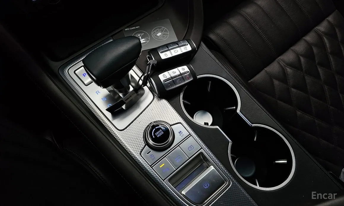 Фото 9 - Genesis G70