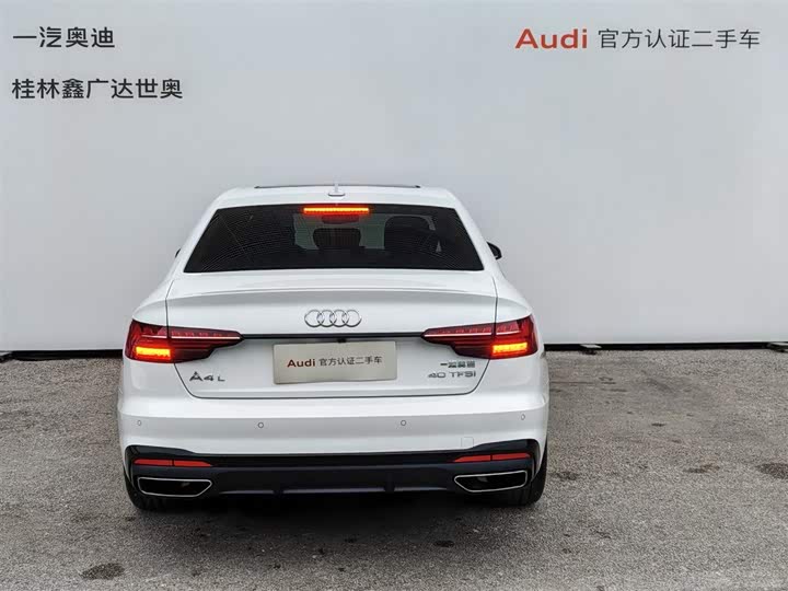 Фото 4 - Audi A4L