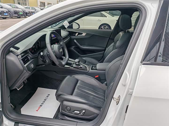 Фото 9 - Audi A4L