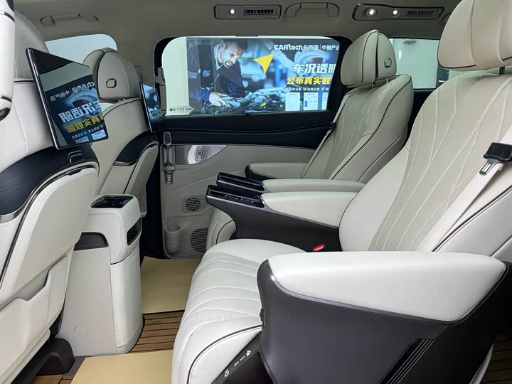 Фото 7 - Denza D9