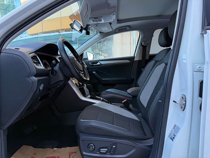 Фото 9 - Volkswagen T-Roc