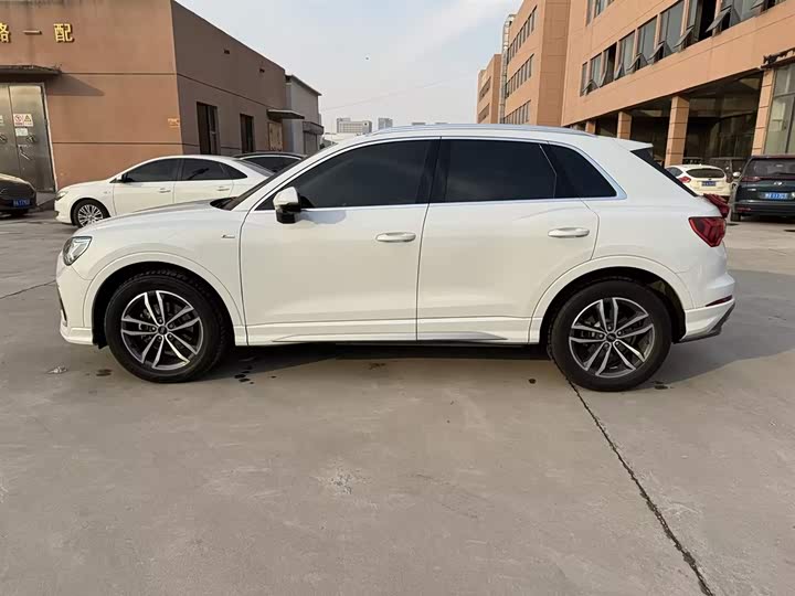 Фото 4 - Audi Q3