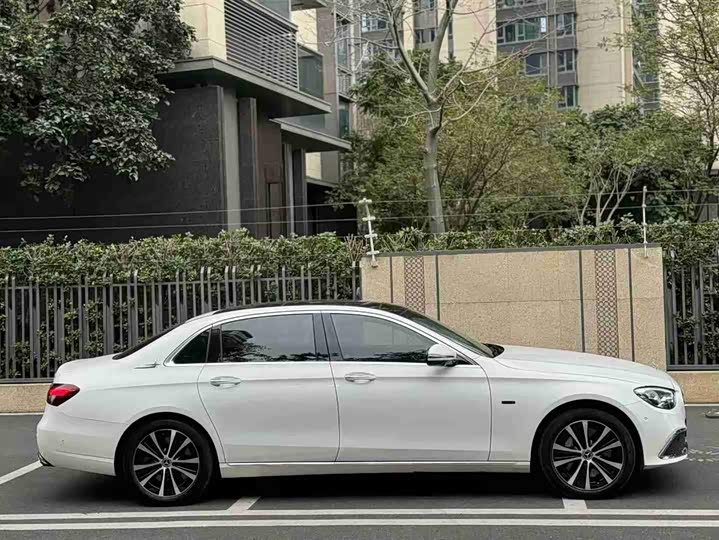 Фото 4 - Mercedes-Benz E-Class Hybrid