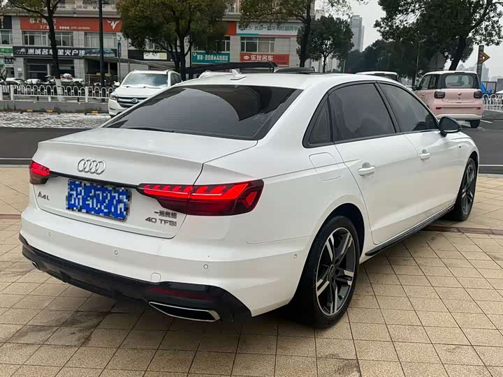 Фото 9 - Audi A4L