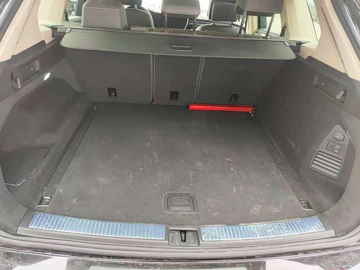 Фото 3 - Volkswagen Touareg