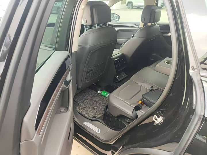 Фото 4 - Volkswagen Touareg