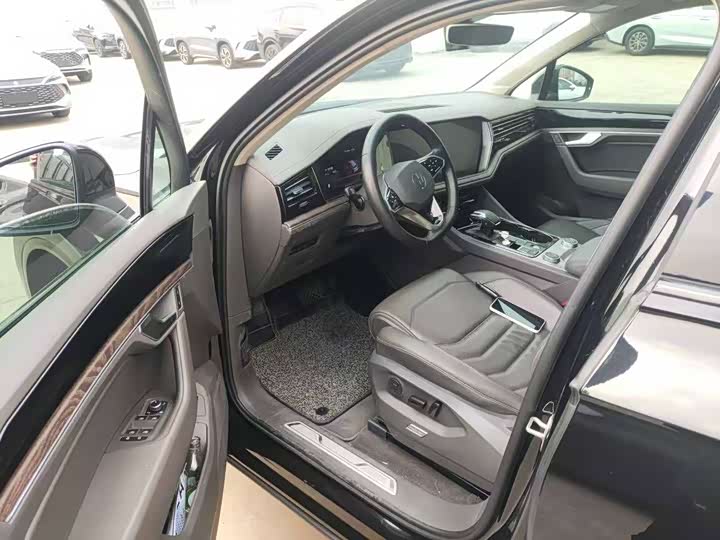 Фото 7 - Volkswagen Touareg