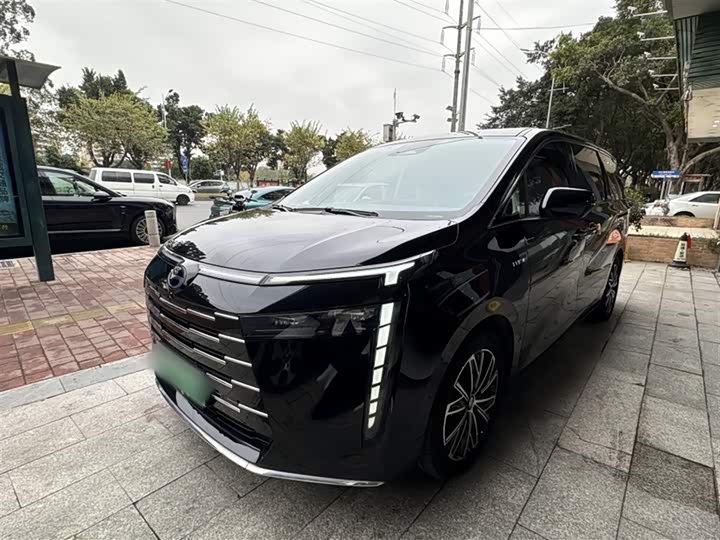 Фото 2 - GAC Trumpchi E8