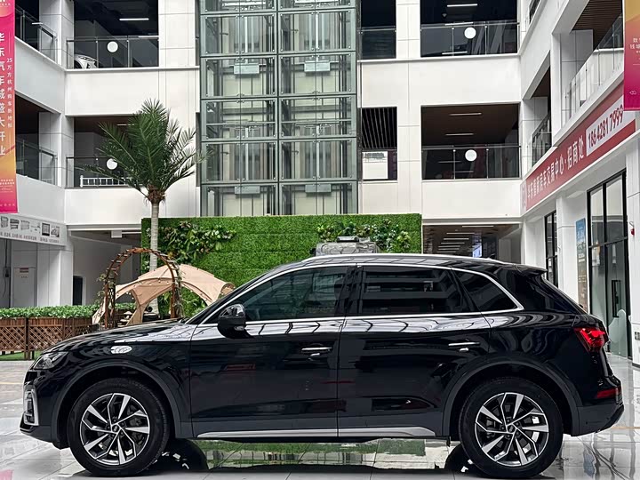 Фото 8 - Audi Q5L