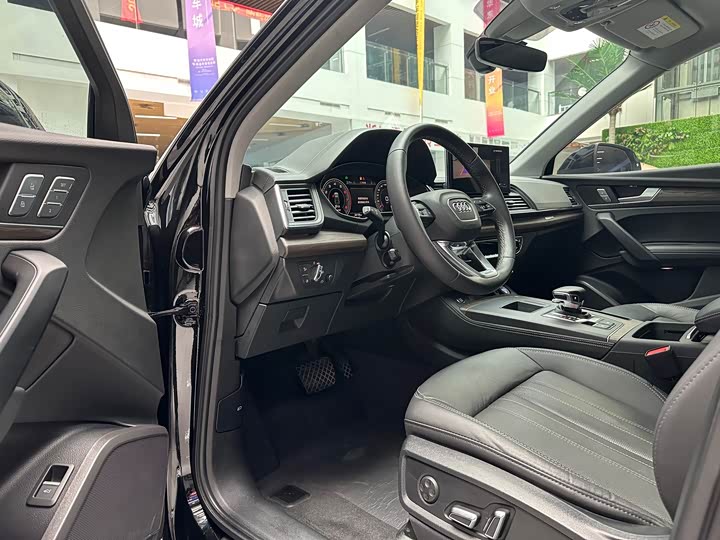 Фото 9 - Audi Q5L