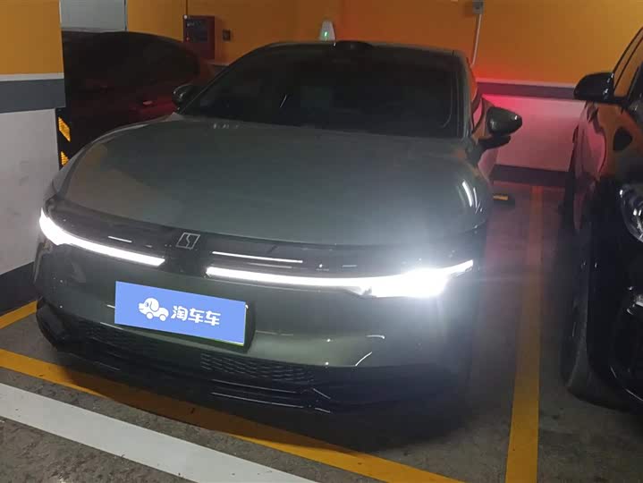 Фото 1 - Zeekr 007