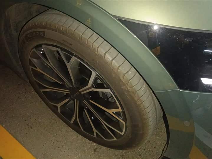 Фото 6 - Zeekr 007