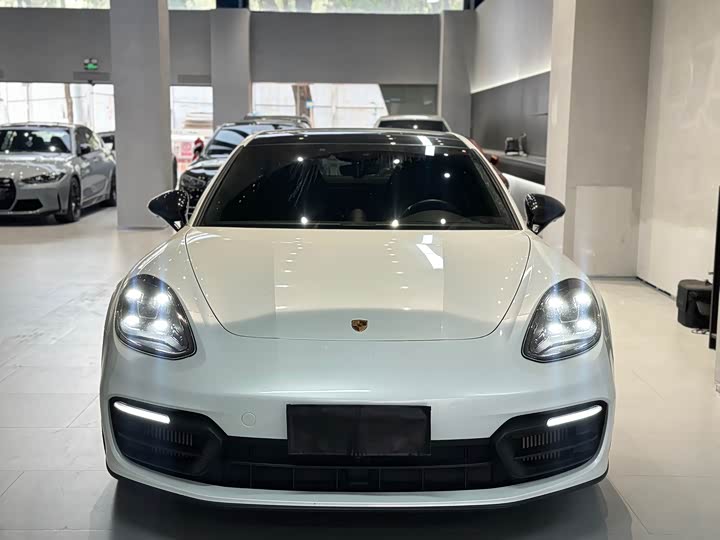 Фото 2 - Porsche Panamera