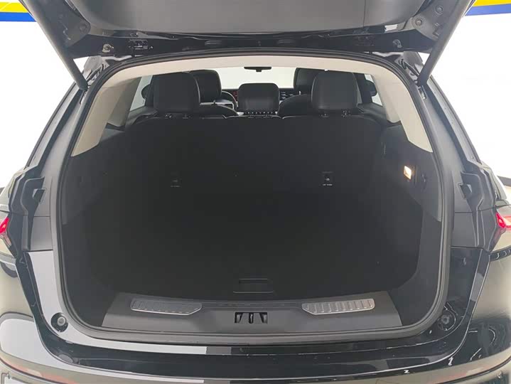 Фото 4 - Lincoln Nautilus